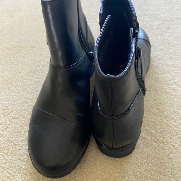 Clarks Hope Cody black leather booties size 7, like new - Picture 6 of 7